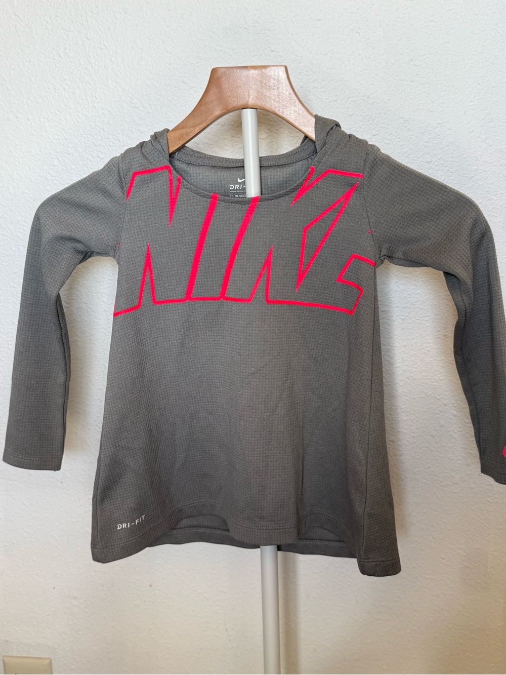 Nike Dri-FIT Girls Hooded Pullover Hoodie Long Sleeve Gray Pink Logo 4T